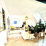 Appartement cosy à Paris 130 m² avec projecteur !