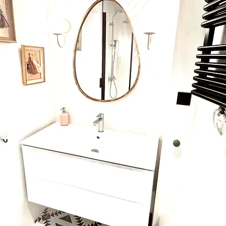 Cosy à 130 M² Avec Projecteur ! Appartamento *
