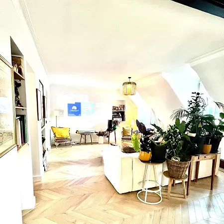 Cosy à 130 M² Avec Projecteur ! Parigi